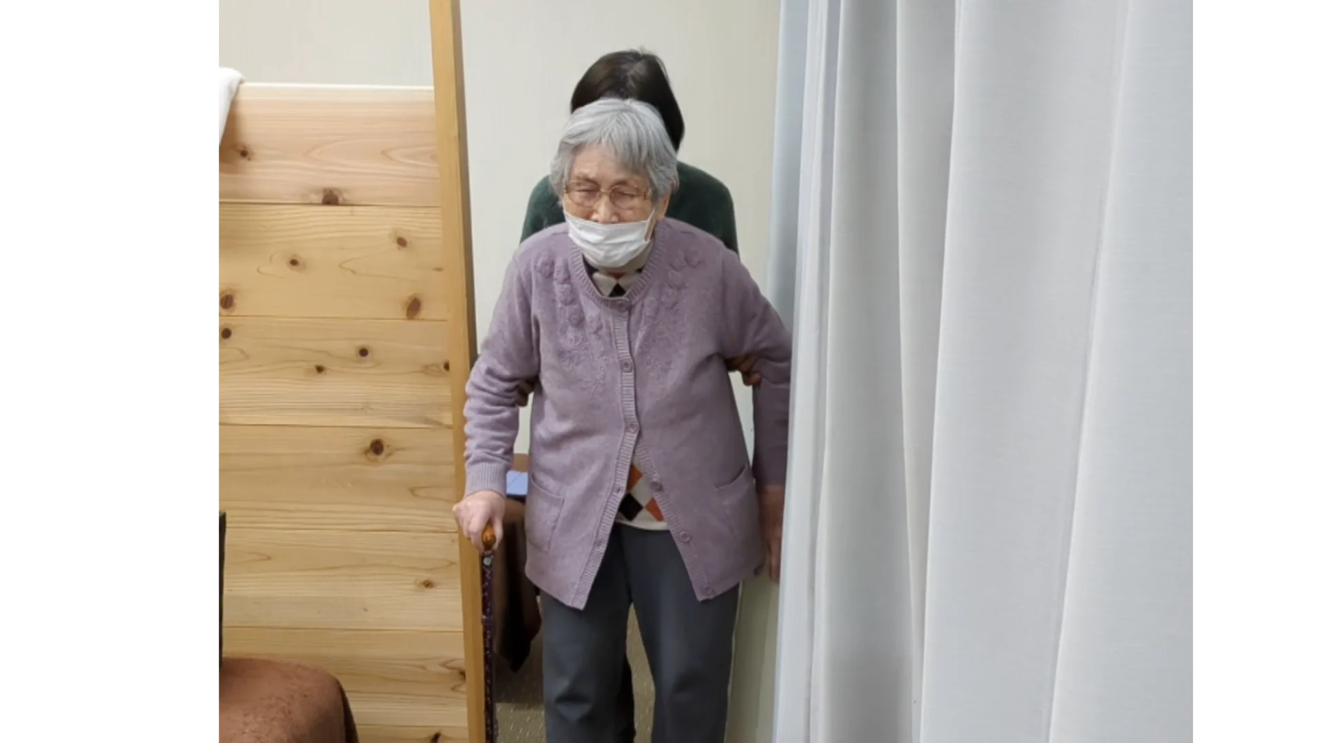 身体の動きが軽やかになった高齢の方の様子